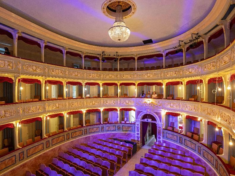 Teatro Sociale Bellinzona - A teatro in bus... e viaggio gratis!
